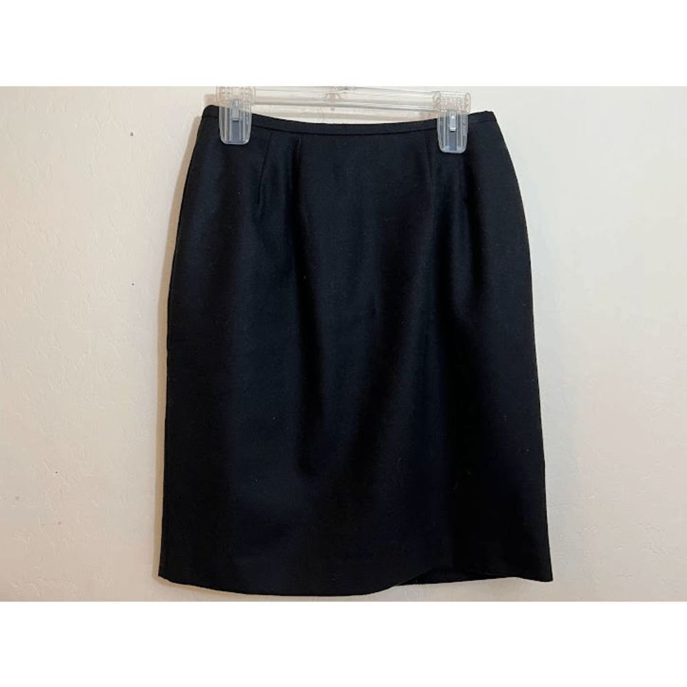 Norton mcnaughton black skirt of wool  size 8 knee length.